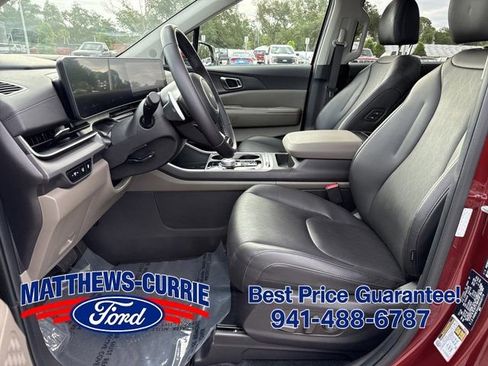 Used 2025 Kia Carnival SX FWD image 9