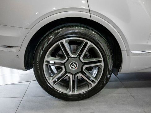Used 2018 Bentley Bentayga image 59