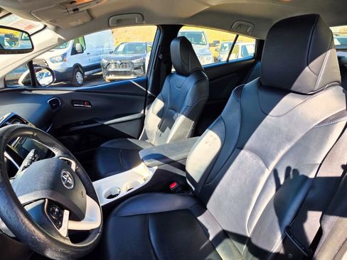 Used 2016 Toyota Prius Four Touring w/ Four Season Floor Mat Package image 10