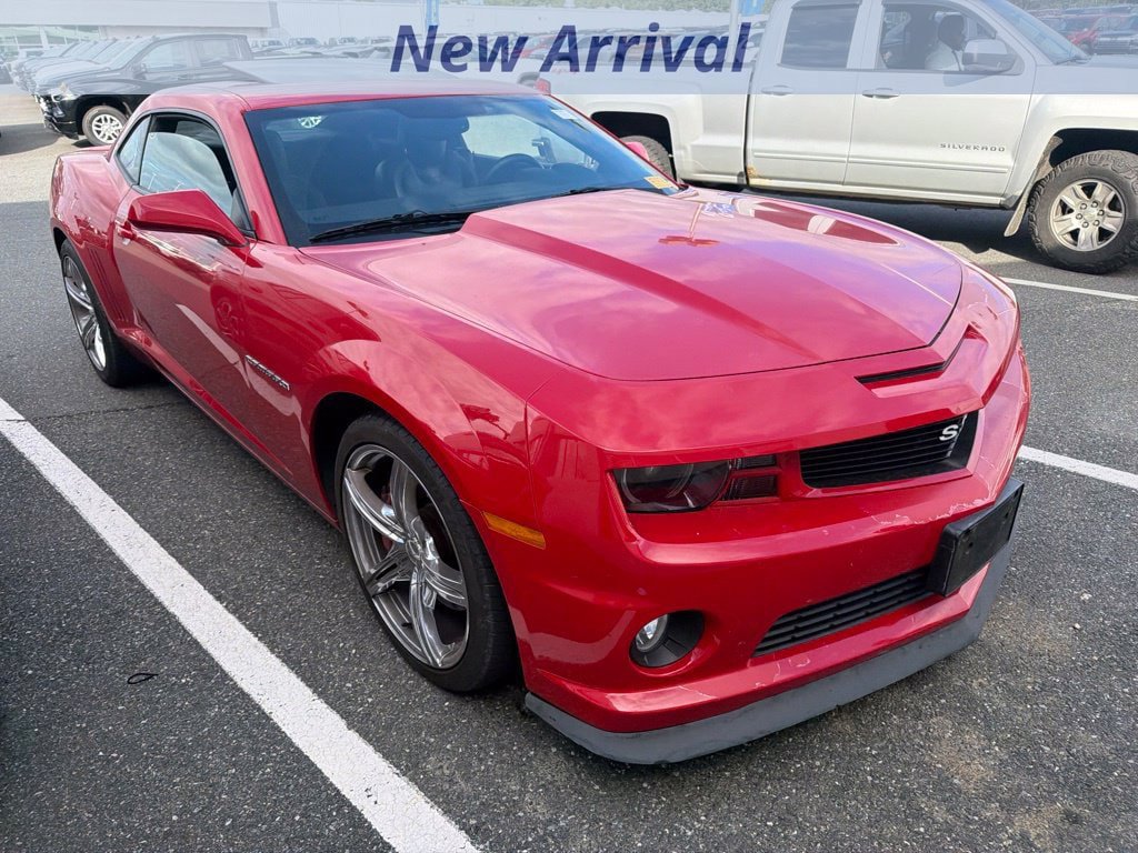Used 2011 Chevrolet Camaro SS RWD image 3
