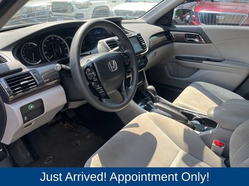 Used 2017 Honda Accord EX image 9