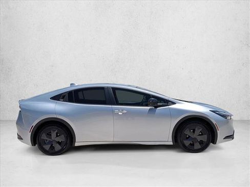 Used 2023 Toyota Prius LE FWD image 4