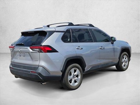 Used 2019 Toyota RAV4 XLE w/ Convenience Package FWD image 5