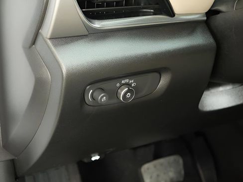 Used 2023 Chevrolet Traverse LS image 8