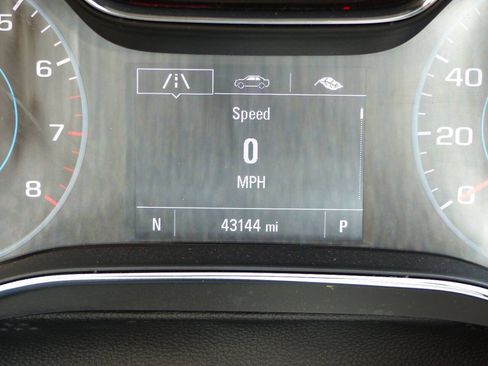 Used 2017 Chevrolet Cruze LT w/ Convenience Package FWD image 44