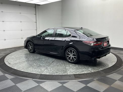 Used 2021 Toyota Camry SE w/ Convenience Package FWD image 2