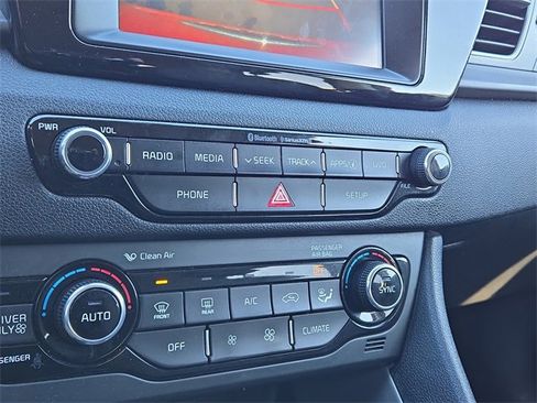 Used 2018 Kia Niro LX image 13