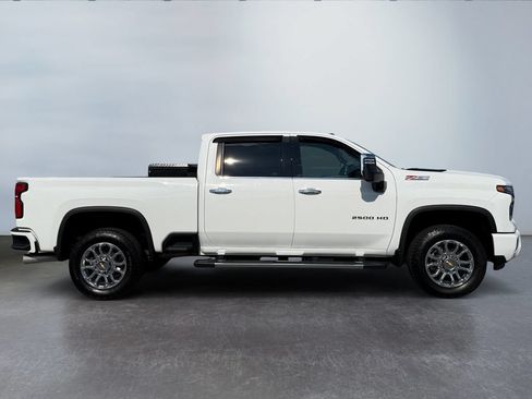 Used 2024 Chevrolet Silverado 2500 LTZ w/ LTZ Plus Package AWD/4WD image 2