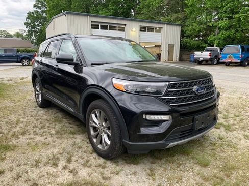Certified 2023 Ford Explorer XLT w/ Equipment Group 202A AWD/4WD image 2
