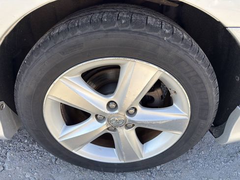 Used 2011 Toyota Camry SE w/ SE Extra-Value Pkg #1 FWD image 16