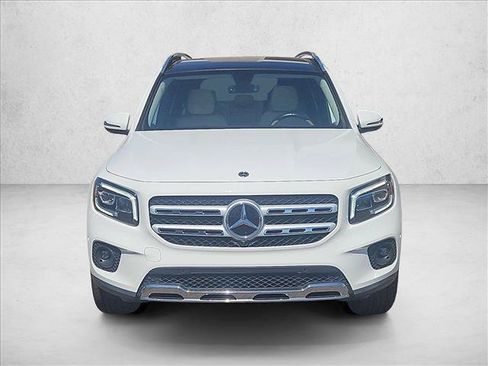 Used 2022 Mercedes-Benz GLB 250 4MATIC image 2