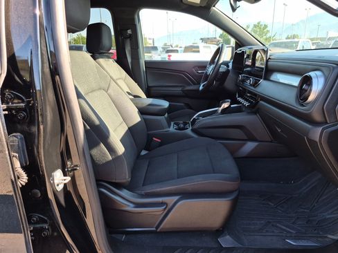 Used 2023 Chevrolet Colorado LT AWD/4WD image 28