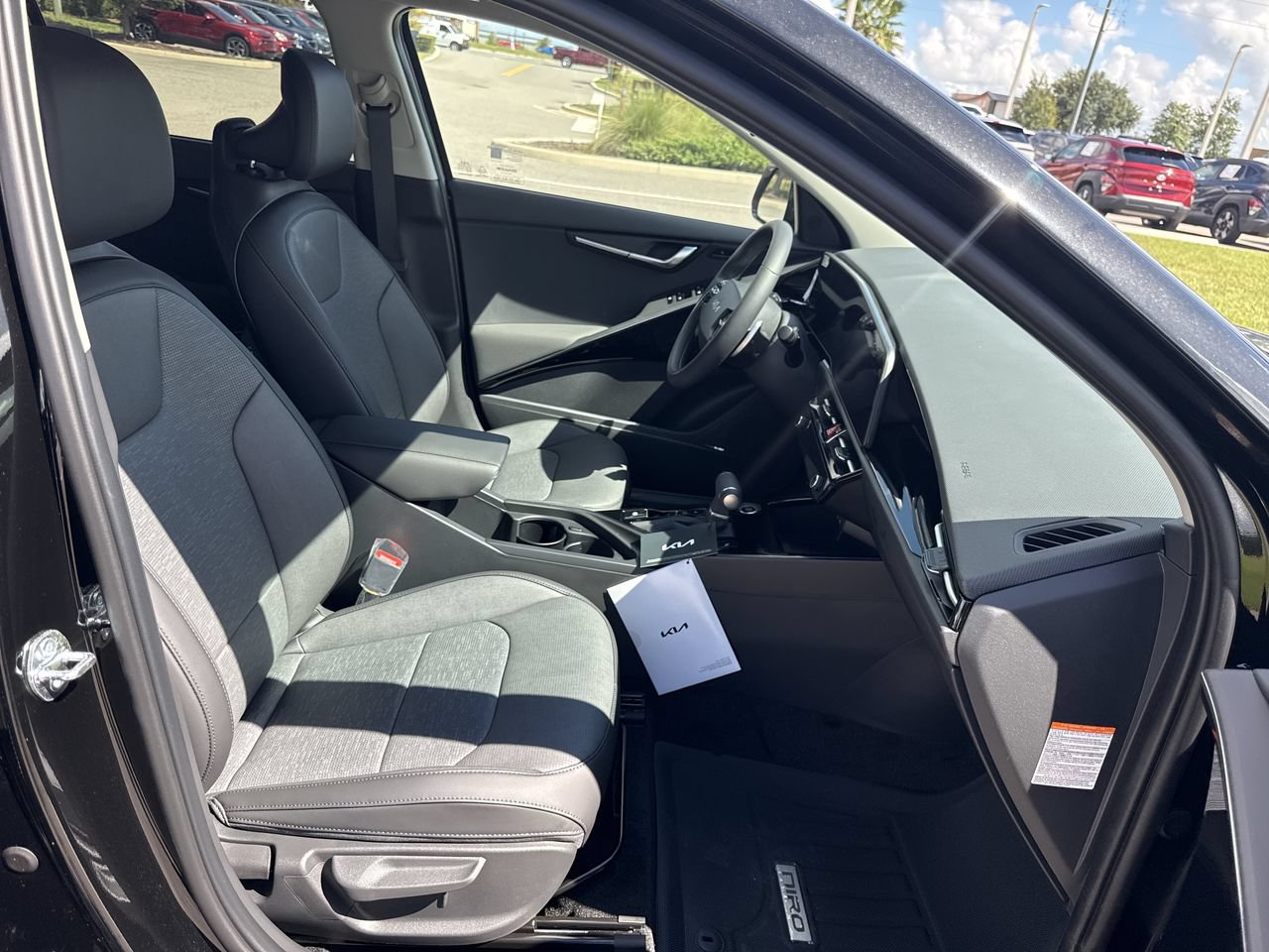 New 2026 Kia Niro FWD image 30