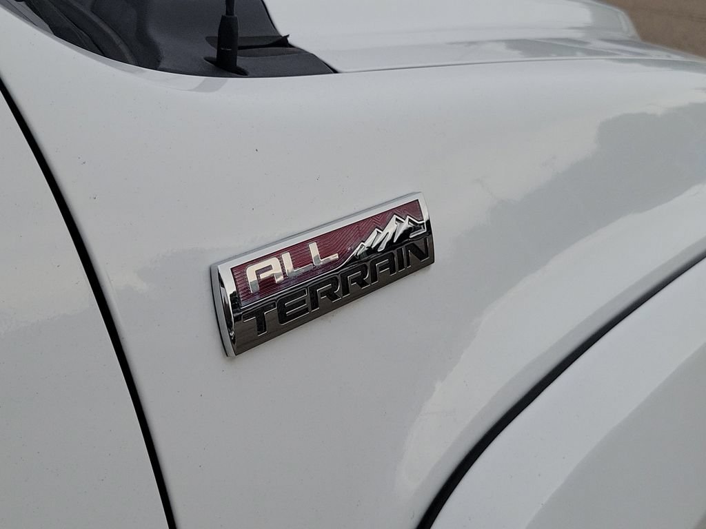 Used 2010 GMC Sierra 1500 SLE w/ All-Terrain Package AWD/4WD image 31