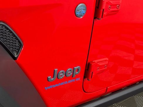 Used 2025 Jeep Wrangler Unlimited Rubicon 4xe w/ Safety Group AWD/4WD image 13