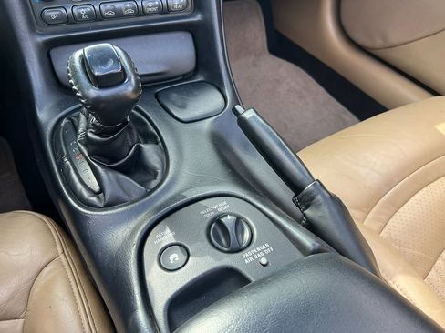 Used 2004 Chevrolet Corvette Base w/ Preferred Equipment Group image 16