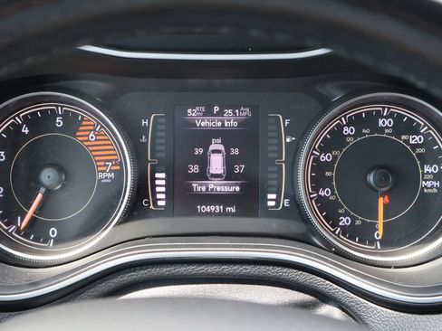 Used 2020 Jeep Cherokee Latitude Plus AWD/4WD image 9