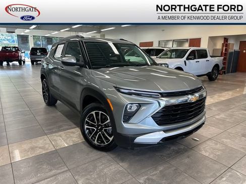 Used 2024 Chevrolet TrailBlazer LT w/ LT Cold Weather Package AWD/4WD image 1