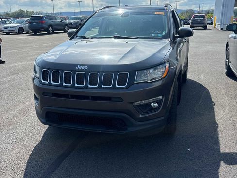 Used 2019 Jeep Compass Latitude w/ Cold Weather Group AWD/4WD image 1