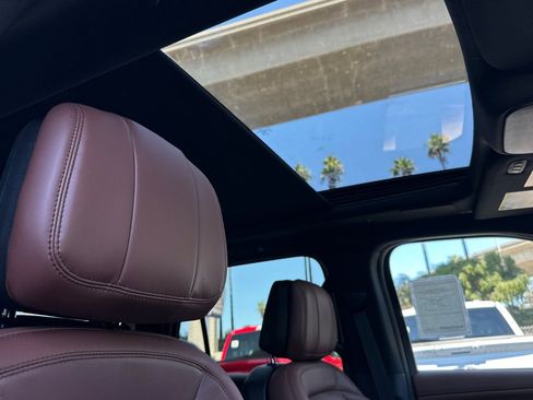 New 2026 Lincoln Navigator L Reserve AWD/4WD image 17