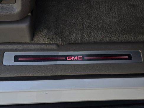 Used 2020 GMC Yukon SLT w/ Premium Edition image 42