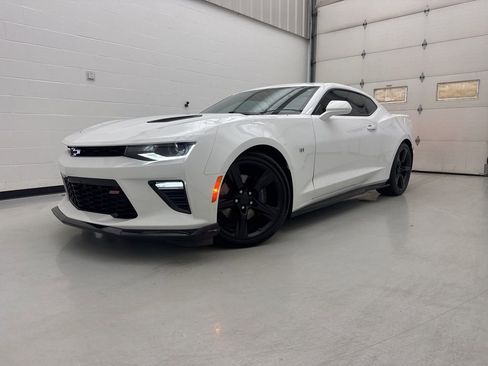 Used 2018 Chevrolet Camaro SS RWD image 10
