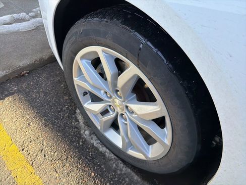 Used 2016 Chevrolet Impala LT w/ Convenience Package image 9