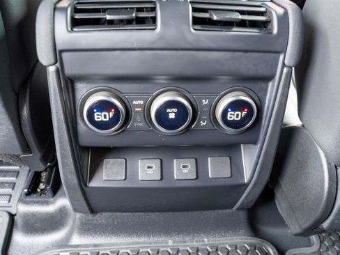 Used 2023 Land Rover Defender 110 S image 90