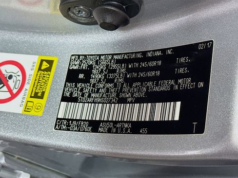 Used 2017 Toyota Highlander LE w/ Carpet Mat Package FWD image 39