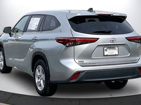 Used 2023 Toyota Highlander LE image 7