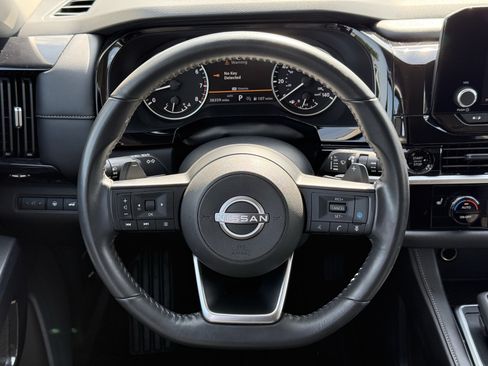 Used 2025 Nissan Pathfinder SV AWD/4WD image 12