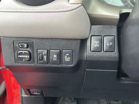 Used 2014 Toyota RAV4 Limited w/ Technology Package AWD/4WD image 24