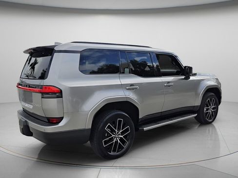 Used 2024 Lexus GX 550 w/ Accessory Package (Z1) image 6