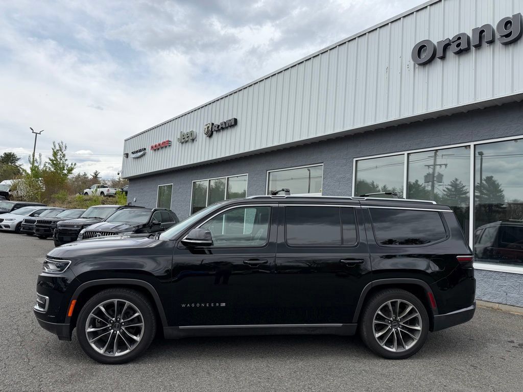 Used 2022 Jeep Wagoneer Series III w/ Premium Group I AWD/4WD image 3