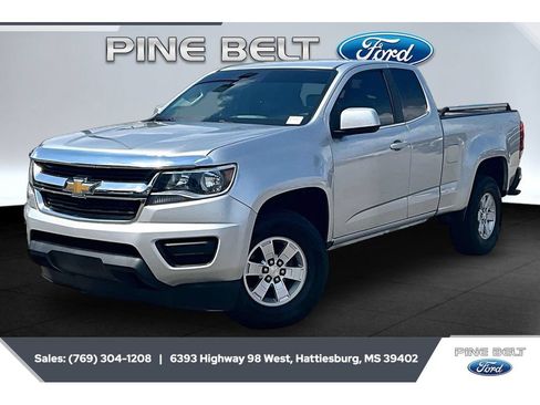 Used 2018 Chevrolet Colorado W/T w/ WT Convenience Package RWD image 10