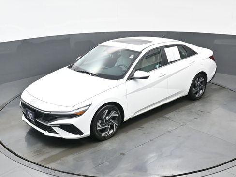 Certified 2025 Hyundai Elantra Limited image 34