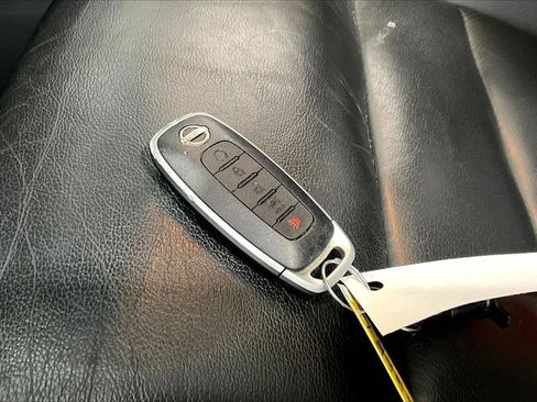 Used 2023 Nissan Rogue SL w/ SL Premium Package image 19