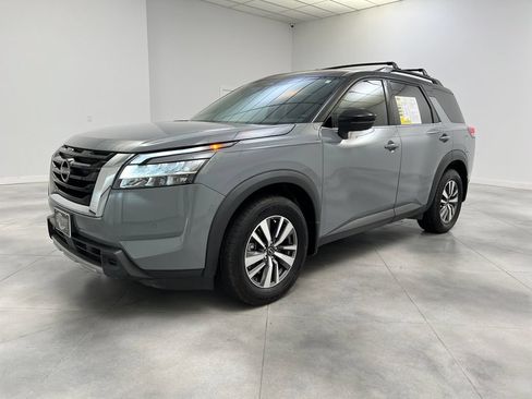 Used 2024 Nissan Pathfinder SL AWD/4WD image 4