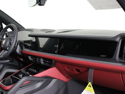 New 2026 Porsche Cayenne image 15
