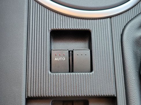 Used 2006 MAZDA MX-5 Miata Touring w/ Appearance Pkg image 21