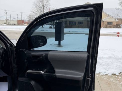 Used 2019 Toyota Tacoma SR image 30