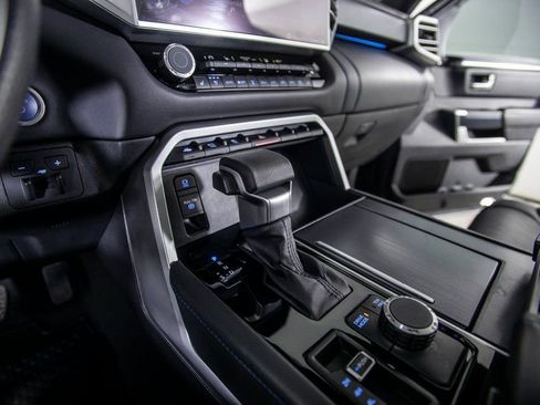 Used 2024 Toyota Sequoia Platinum image 29