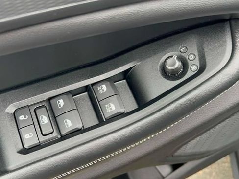 Used 2023 Jeep Grand Cherokee Altitude AWD/4WD image 24