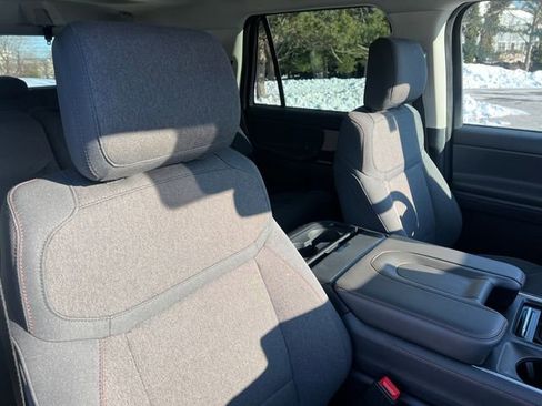 Used 2025 Ford Expedition Active image 40