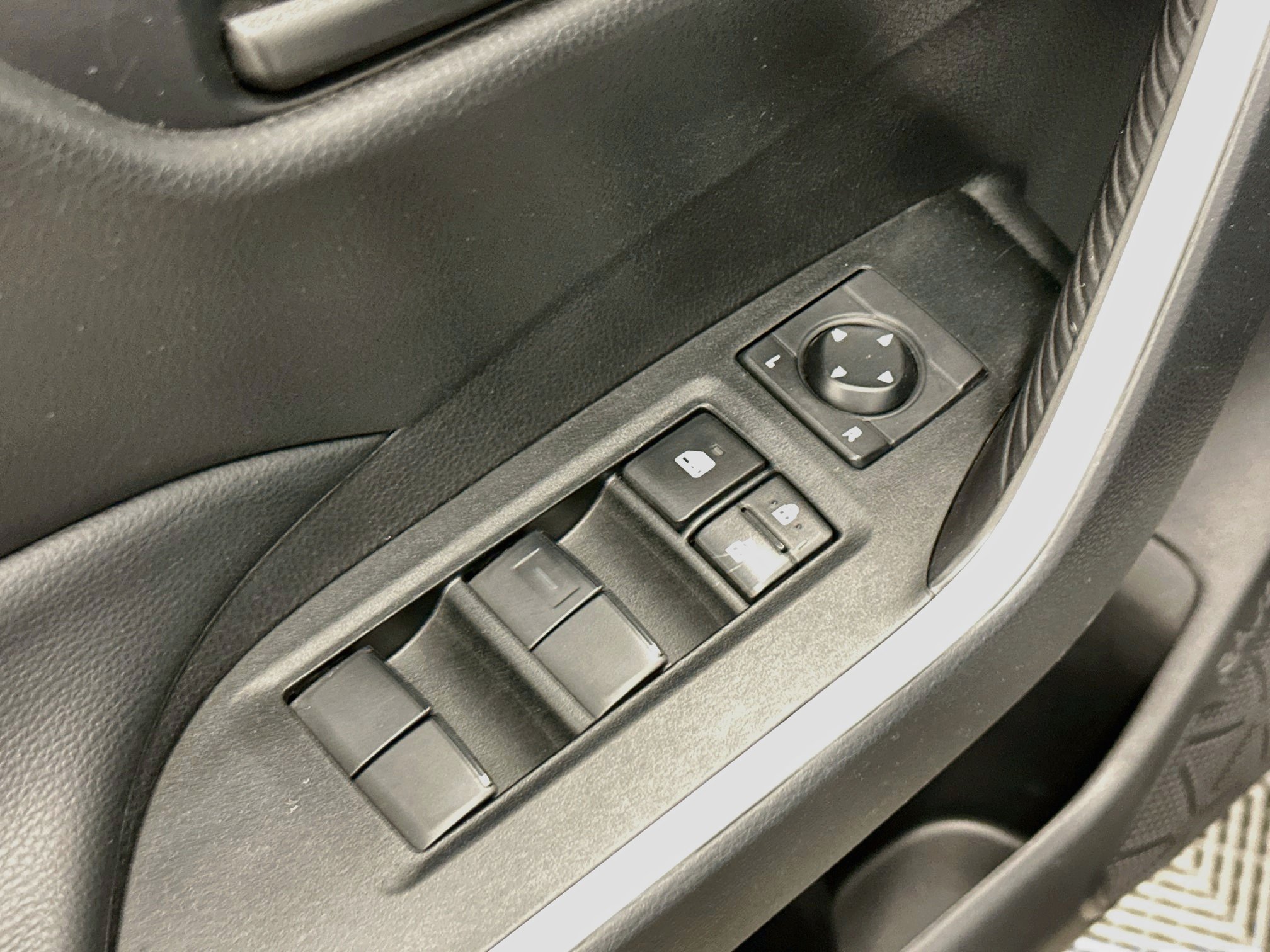 Used 2025 Toyota RAV4 LE AWD/4WD image 15