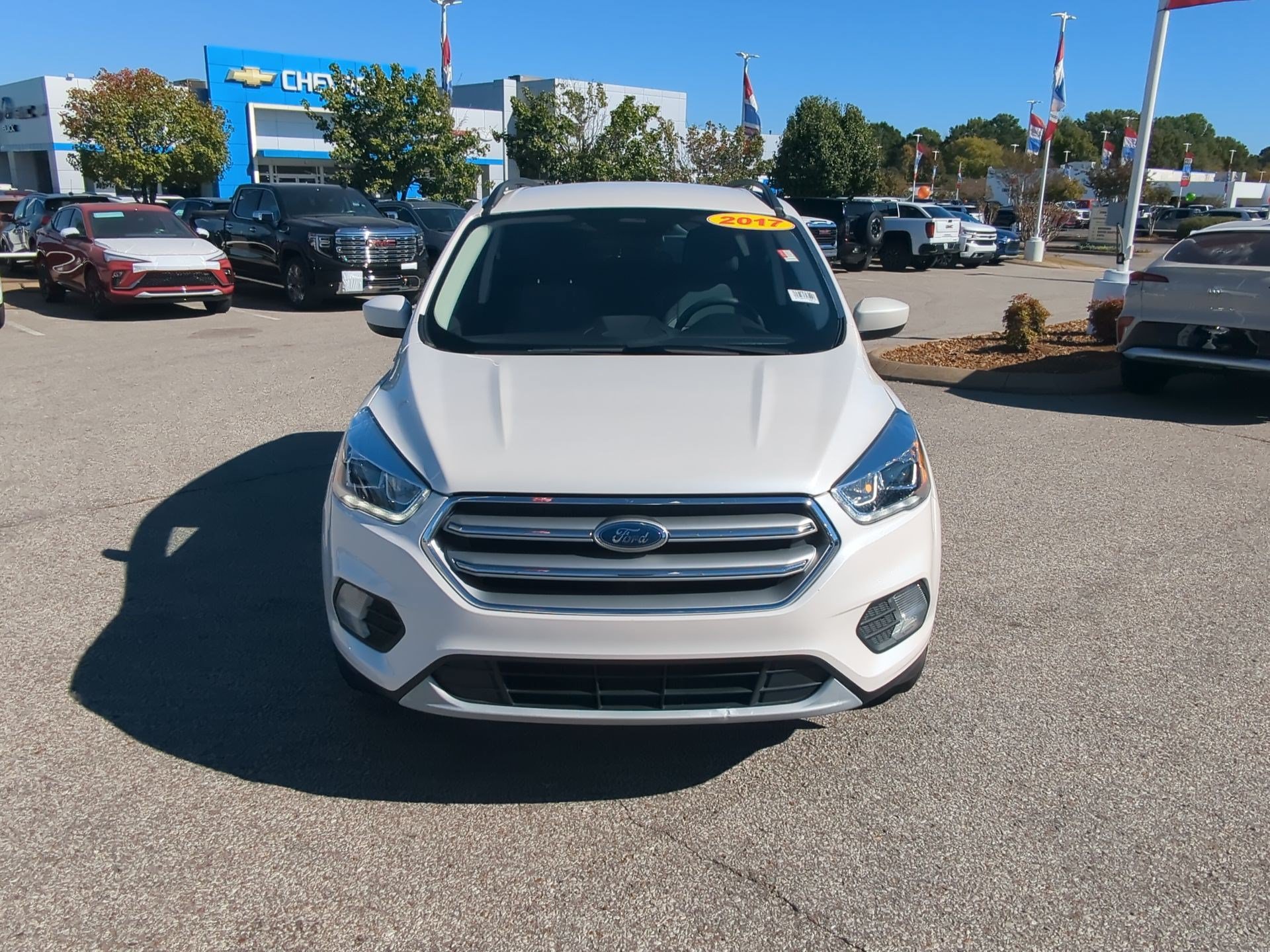 Used 2017 Ford Escape SE w/ Equipment Group 201A FWD image 3