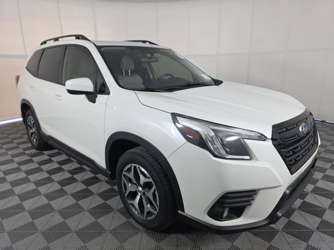 Used 2023 Subaru Forester Premium AWD/4WD image 2