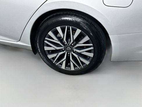 Used 2024 Nissan Altima 2.5 SV image 11