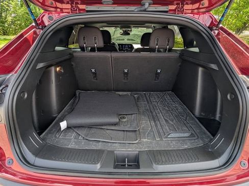Used 2024 Chevrolet Trax RS w/ Sunroof Package FWD image 32