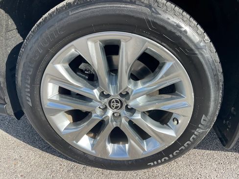 Used 2020 Toyota Highlander Limited FWD image 8